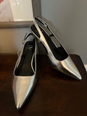 Worthington Safira Silver Metallic Slingback Kitten Heels NWT Size 6M